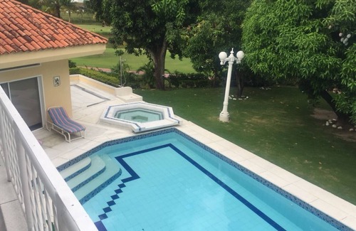 Girardot Casa | Casa amplia, independiente, fresca, acogedora. Condominio El Peñon Giraradot