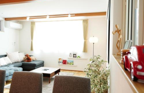 Kita Ward Apartamento | Casa Antonio B 木の温もり 駅近&空港バス 駐車場付