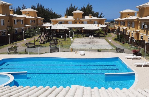 Laguna Casa | Casa Aprazível em Condomínio Fechado Próxima da Praia