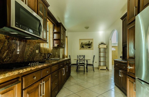 Loma Dorada Casa | | Casa Armonía | ☆ GATED ☆ PlentyOfPARKING ☆ 3minsBEACH | 4BR / 2. 5BA | 14ppl