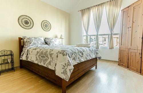Loma Dorada Casa | | Casa Armonía | ☆ GATED ☆ PlentyOfPARKING ☆ 3minsBEACH | 4BR / 2. 5BA | 14ppl