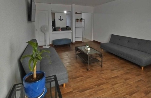 Ensenada Casa | Casa Avenida Pedro Loyola, 400m de la Playa