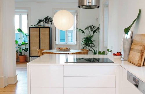 Estoril Villa | Casa Azul-City Villa by the Sea in Estoril, Cascais. 25 minutes from Lisbon!