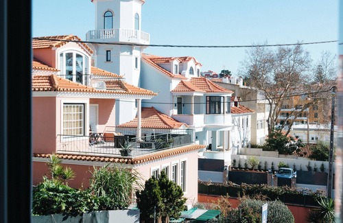 Estoril Villa | Casa Azul-City Villa by the Sea in Estoril, Cascais. 25 minutes from Lisbon!