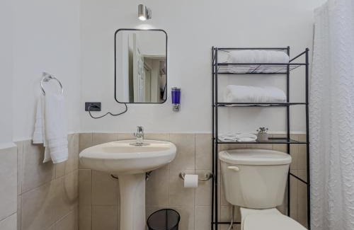La Paz Apartamento | Casa Balandra 2BR home downtown LPZ walk everywhere