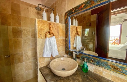 Puerto Villamil Hotel | Casa Baronesa
