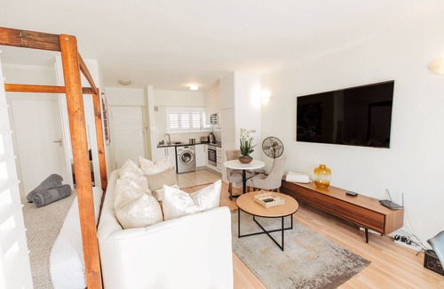 Green Point Apartamento | Casa Bea : Chic Residence in Trendy Cape Town