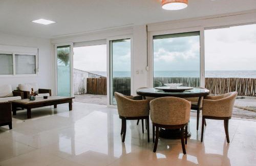 Redinha Casa | Casa beira mar na Praia da Redinha by Qavi