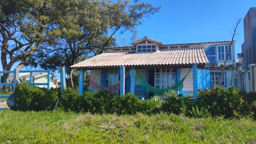 Xangri-La Casa | Casa beiramar, vista mar e pinheiros, pé na areia