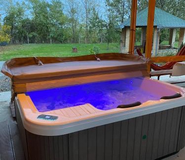 Petrovaradin Casa | Casa Bella Fruška Gora with HOT TUB