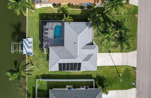 Trafalgar Casa | Casa Bella- Upgraded Waterfront Residence in Cape Coral with Heated Pool and Free Bikes