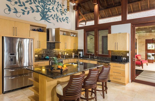Dominical Casa | Casa Bellavia: Balinese Ocean-View Masterpiece on 25 Acres, Huge Pool, Fire Pit