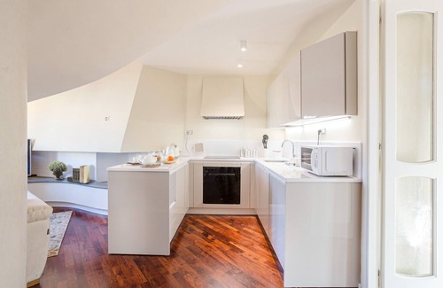 Duomo Apartamento | Ático actualizado de lujo con ascensor 3 habitaciones 3 baños en el centro