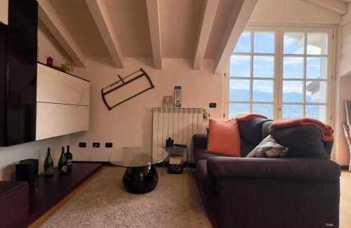 Porto Valtravaglia Apartamento | Casa Belvedere