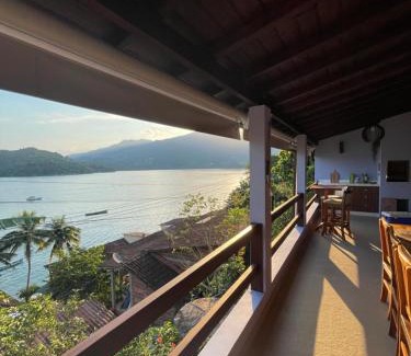 Paraty Casa | Casa Belvedere na Ilha do Araujo e Ganhe 1 passeio de barco