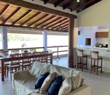 Paraty Casa | Casa Belvedere na Ilha do Araujo e Ganhe 1 passeio de barco