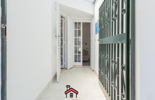 Bitonto Apartamento | Casa Bianca bnb,Big Terrace,10 min Airport Beaches