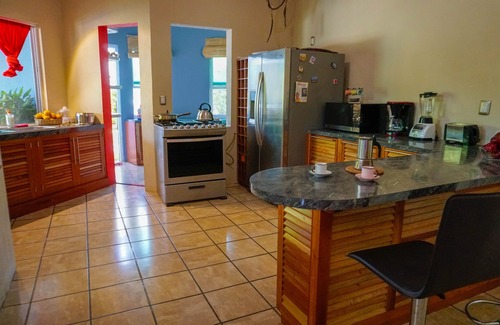 Santa Maria Colotepec Villa | Casa Bibi, A.c, Starlink, fully equipped kitchen, Hot water, swimming pool