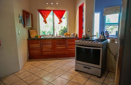 Santa Maria Colotepec Villa | Casa Bibi, A.c, Starlink, fully equipped kitchen, Hot water, swimming pool