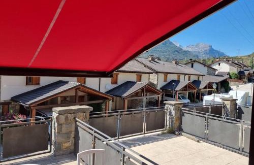 Villanua Chalet De Esquí | Casa Biniu
