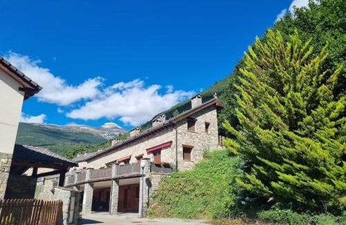 Villanua Chalet De Esquí | Casa Biniu