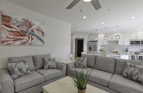 Callender Casa | Casa Blanca 3Bdrm Home Steps from Beach, Golf & Wine