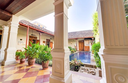Granada Villa | Casa Blanca, hermosa villa restaurada de 250 años. Oasis en el corazón de Granada