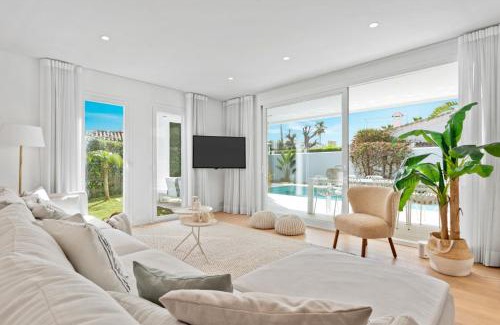 Urbanizacion Costabella Casa | Casa Blanca