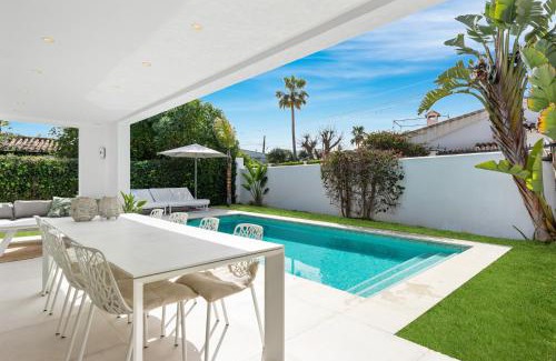 Urbanizacion Costabella Casa | Casa Blanca