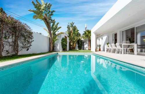 Urbanizacion Costabella Casa | Casa Blanca