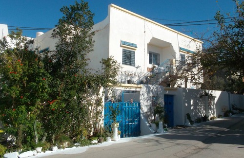 Hammamet Apartamento | CASA BLANCA con estas dos hermosas terrazas, (una decorada en cerámica y otra equipada con una barbacoa), cerca del centro turístico hammamet de la zona turística.