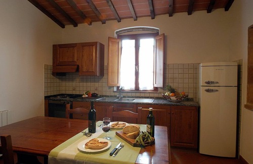 Montaione Casa | Casa Bonaventura A: Un apartamento acogedor en el estilo característico de la campiña toscana.