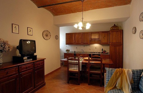 Montaione Casa | Casa Bonaventura C: Un apartamento característico y acogedor en el estilo característico de la campiña toscana.