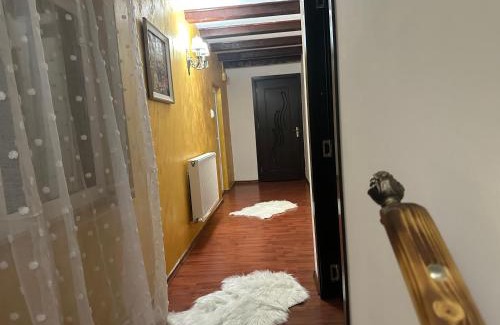 Busteni Casa | Casa Bonita