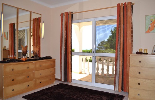 Aljezur Villa | Casa Borboleta Villa bien mantenida con vistas al mar, amplio jardín y piscina, ubicación de ensueño