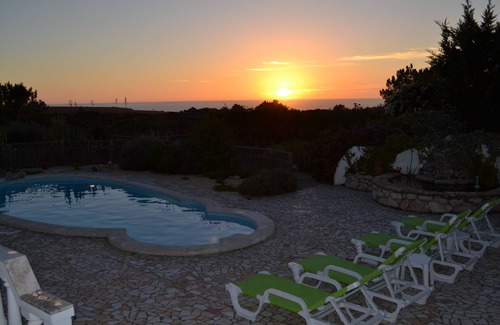 Aljezur Villa | Casa Borboleta Villa bien mantenida con vistas al mar, amplio jardín y piscina, ubicación de ensueño