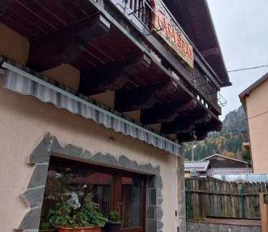 Busteni Casa | Casa Bran