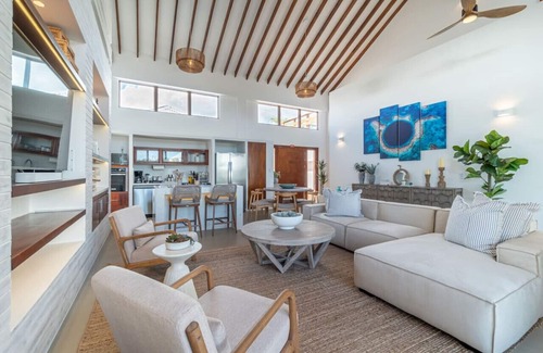San Pedro Villa | Casa Brisa & The PoolClub @ Mahogany Bay!