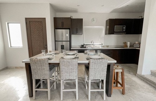 Buenavista Casa | Casa BV: Beautiful house short walk from beach