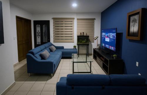 Arandas Casa | Casa Cómoda con Jacuzzi, Cochera, Terraza y Jardín