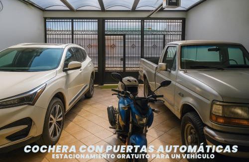 Arandas Casa | Casa Cómoda con Jacuzzi, Cochera, Terraza y Jardín