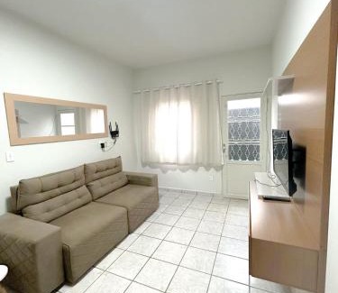 Santa Monica Apartamento | Casa c ar condicionado, próximo a Ufu, Parque do Sabia
