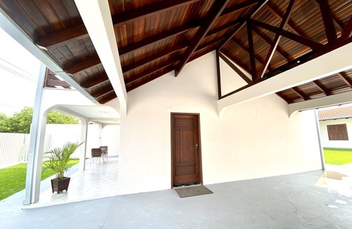 Caioba Casa | Casa Caiobá! 4 Quartos com Ar-cond., 4 Vagas de Estacionamento, Amplo Quintal!