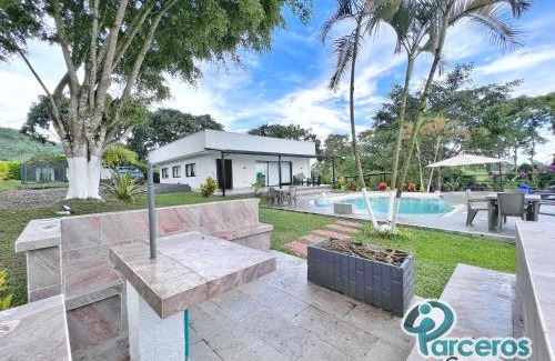Pereira Casa | Casa Campestre De 6 Habitaciones Por Parceros Group
