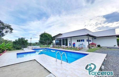 Pereira Casa | Casa Campestre En Via Principal Por Parceros Group