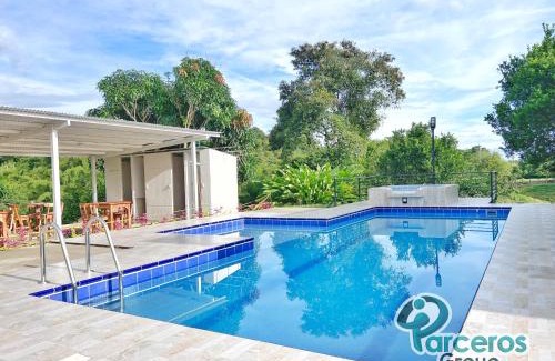 Pereira Casa | Casa Campestre En Via Principal Por Parceros Group