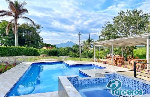 Pereira Casa | Casa Campestre En Via Principal Por Parceros Group