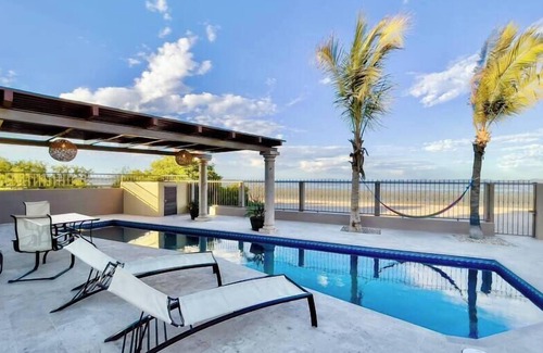 El Centenario Casa | Casa Caracol - Spacious, Pool, Beach front