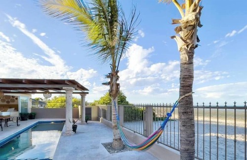 El Centenario Casa | Casa Caracol - Spacious, Pool, Beach front