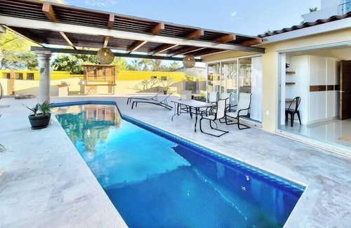 El Centenario Casa | Casa Caracol - Spacious, Pool, Beach front